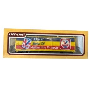 vintage Authentic Life Like vintage 8425 50' Box Car - Valvoline